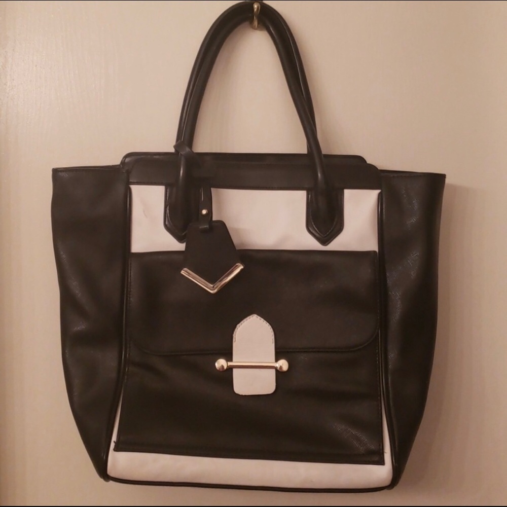 Black n white tote bag